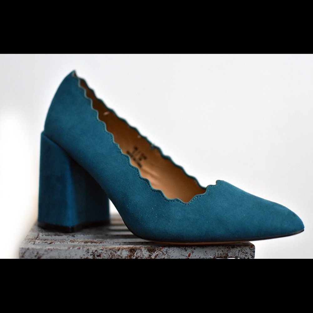 Qupid Scalloped Teal Chunky Suede Pointy Pumps